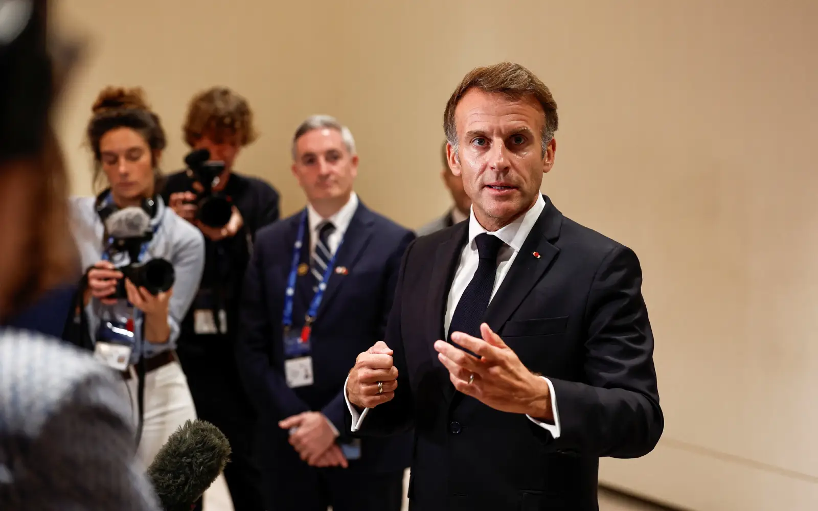 Macron Serang Trump Guna Rusuhan Perancis untuk Keuntungan Pilihan Raya