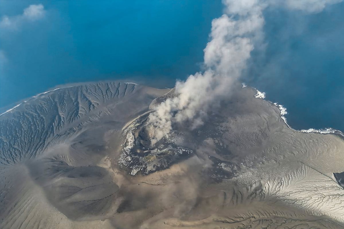 Indonesia closes major airport after volcanic eruption disrupts operations