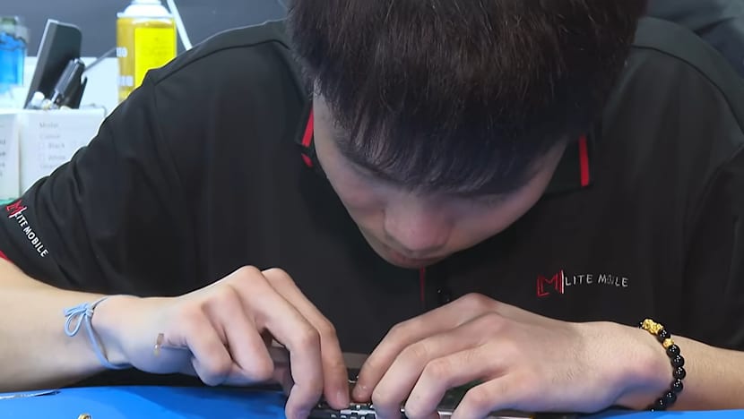 Singapore phone prices surge, spurring repair and second-hand market growth