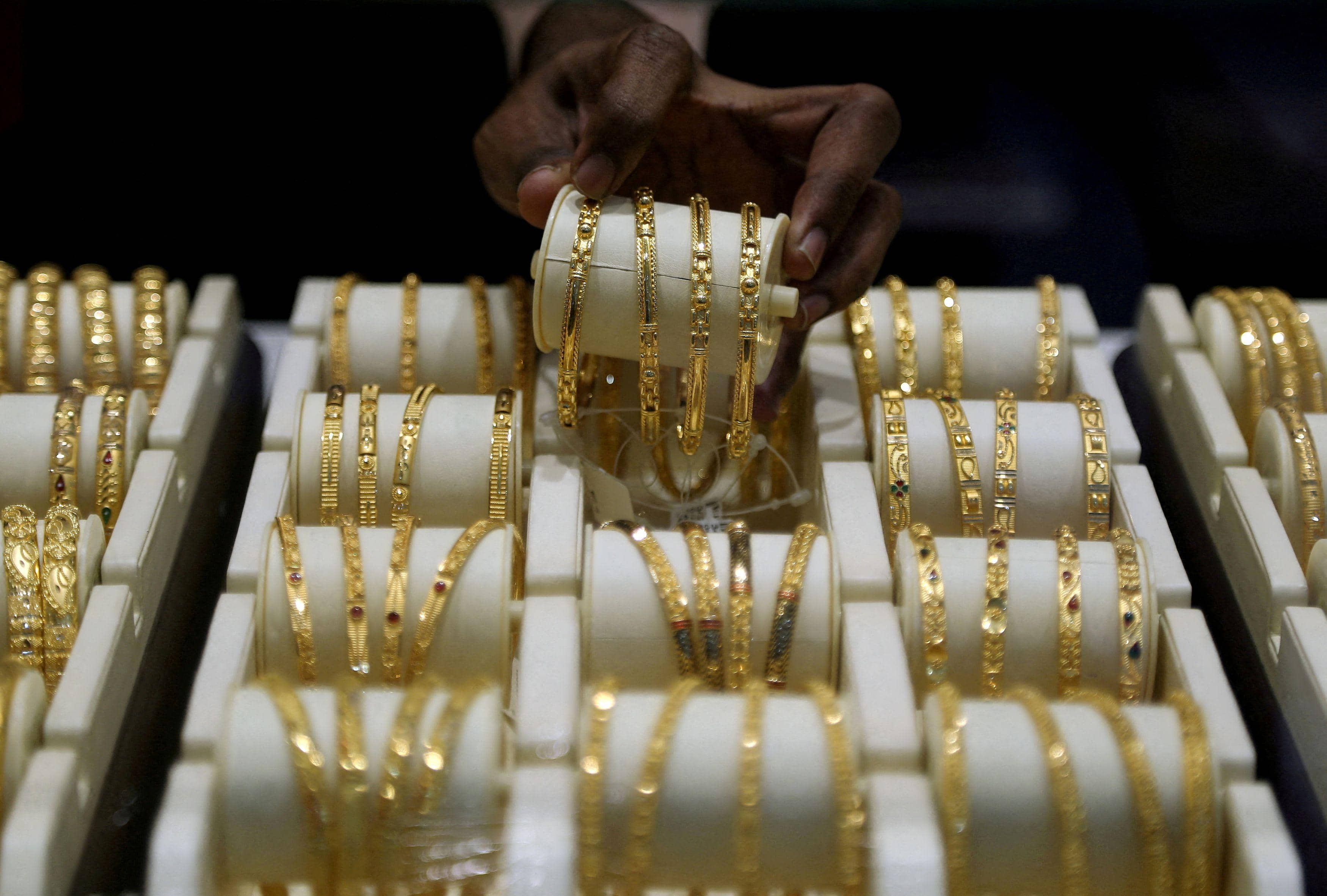 Gold Sentiment Weakens; Traders Urged Caution on Short Positions