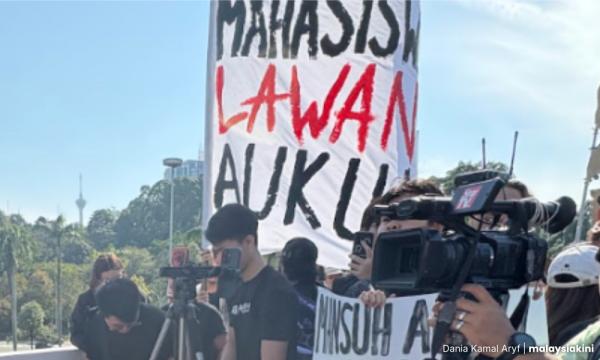 Government suspends student disciplinary cases under university act