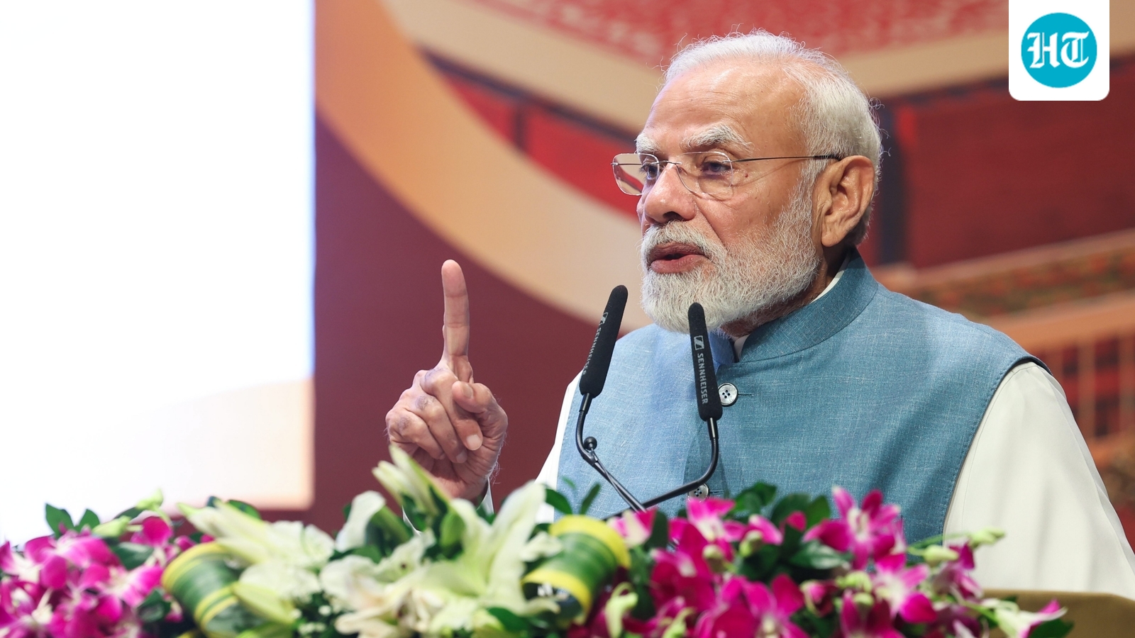 आधुनिक युग में हथियारों के बिना भी लड़े जाते हैं युद्ध: पीएम मोदी