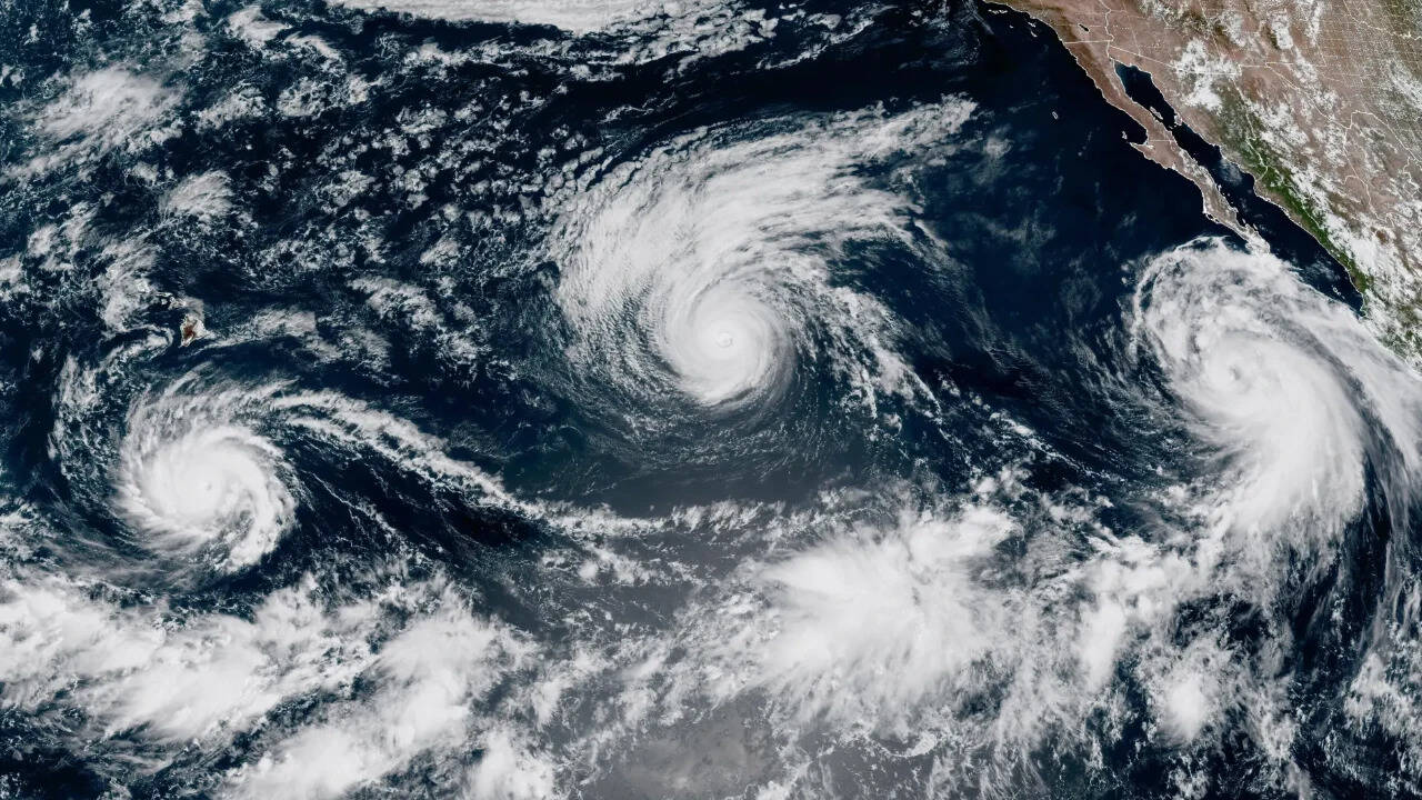 Hawaii prepares as powerful Hurricane Lowell maintains Category 4 status