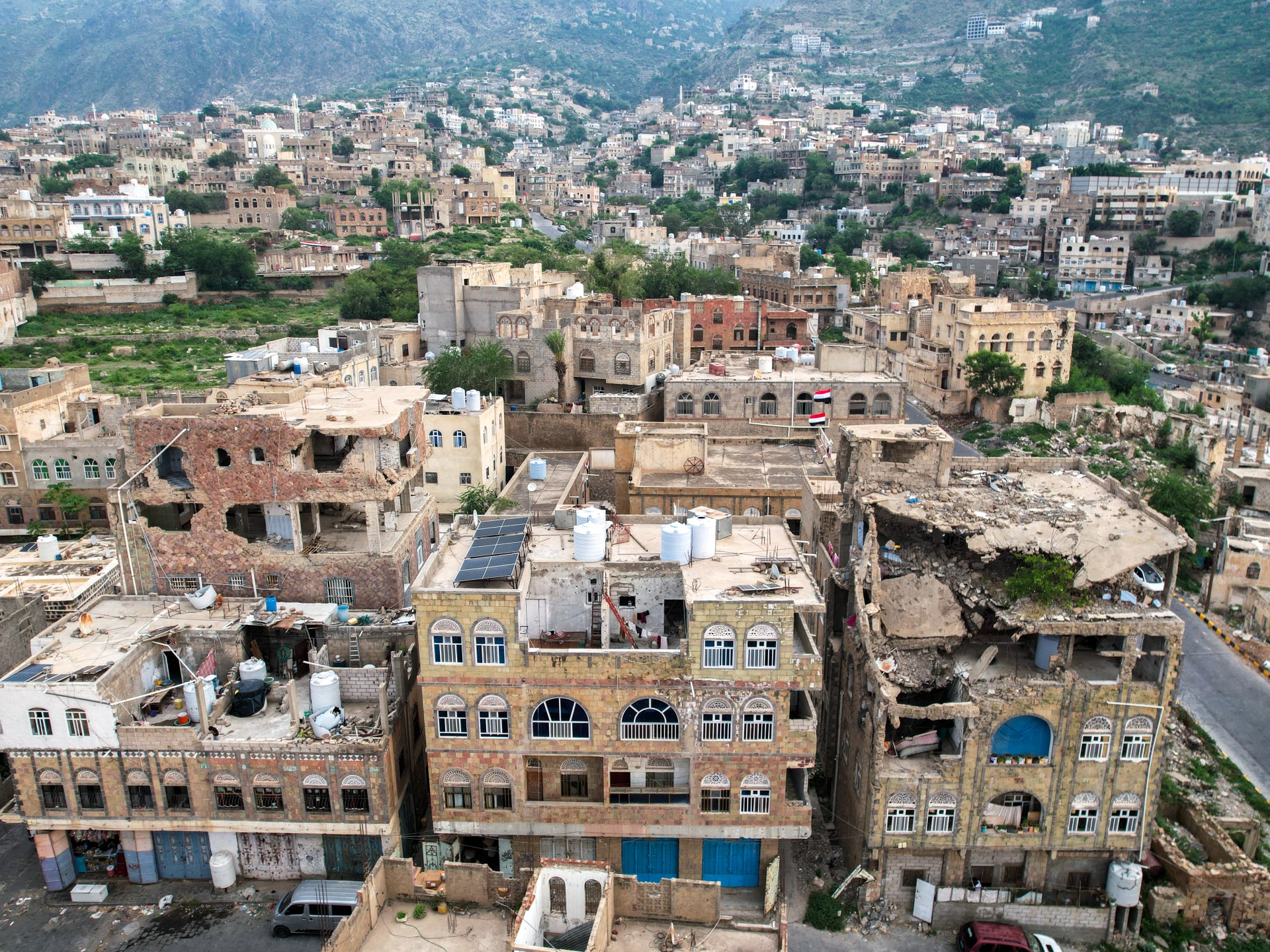 Yemen's Taiz becomes new flashpoint as government, Houthis clash