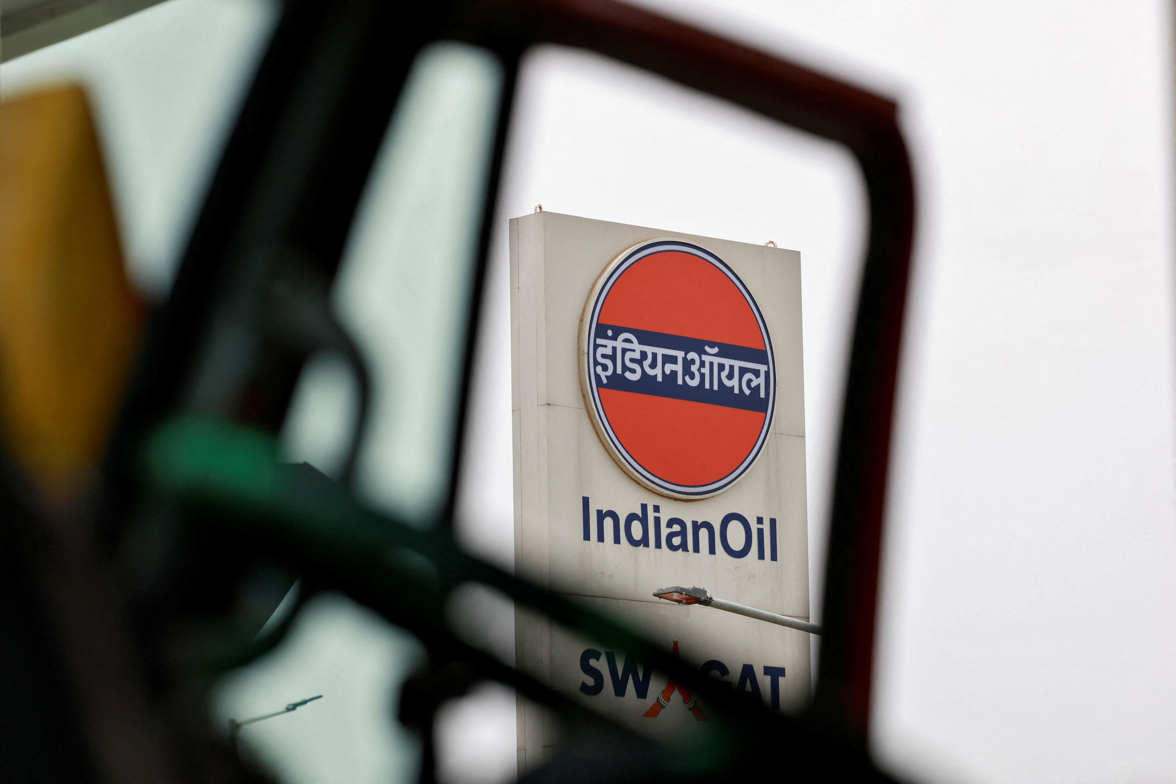 Indian refiners to cut West Asian crude under annual contracts