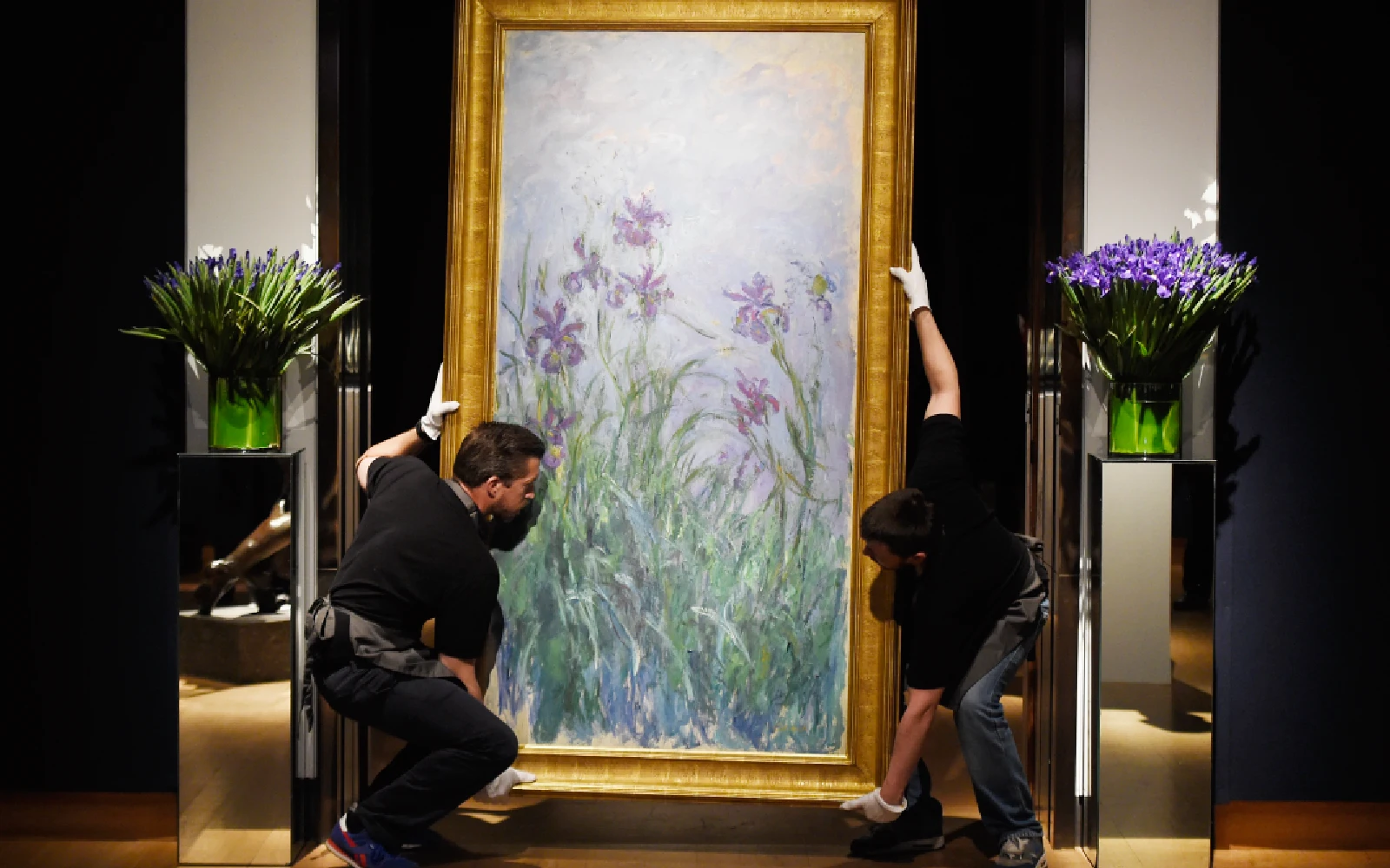 Monet's 'Iris' Sets French Auction Record After Intense Bidding War