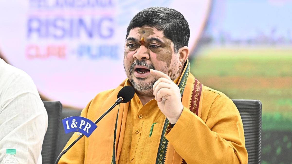 राष्ट्रीय ध्वज को राजनीति में न घसीटें: पोन्नम प्रभाकर