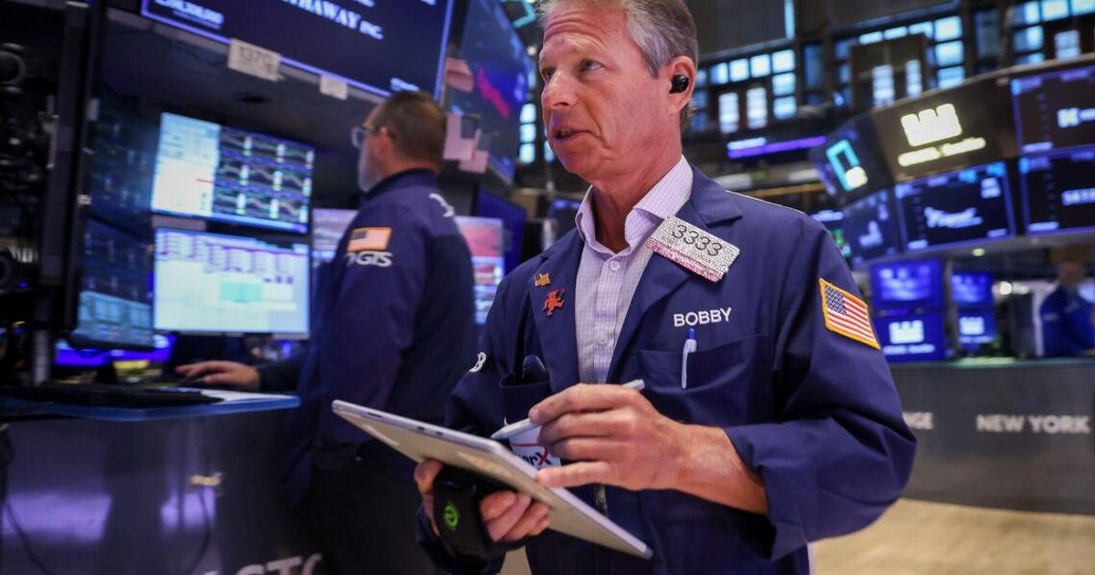 US stocks edge higher as artificial intelligence optimism returns