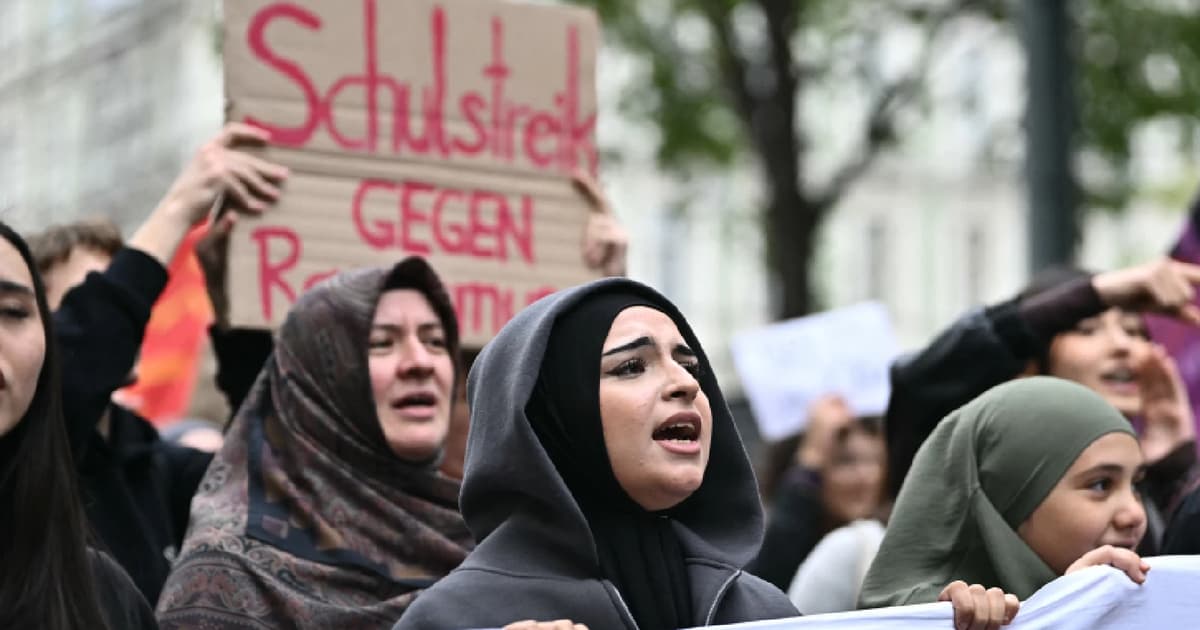 Larangan Tudung di Sekolah Austria Hadapi Tentangan Ramai