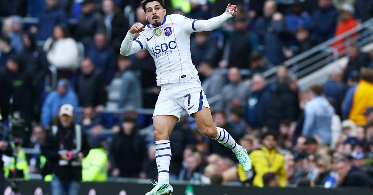 Neto brace fires Chelsea into Premier League top four