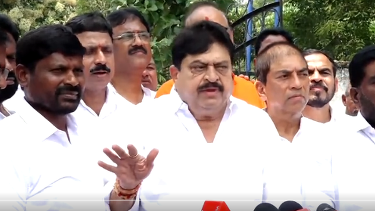 BJP Telangana chief detained during protest march against Jurala project