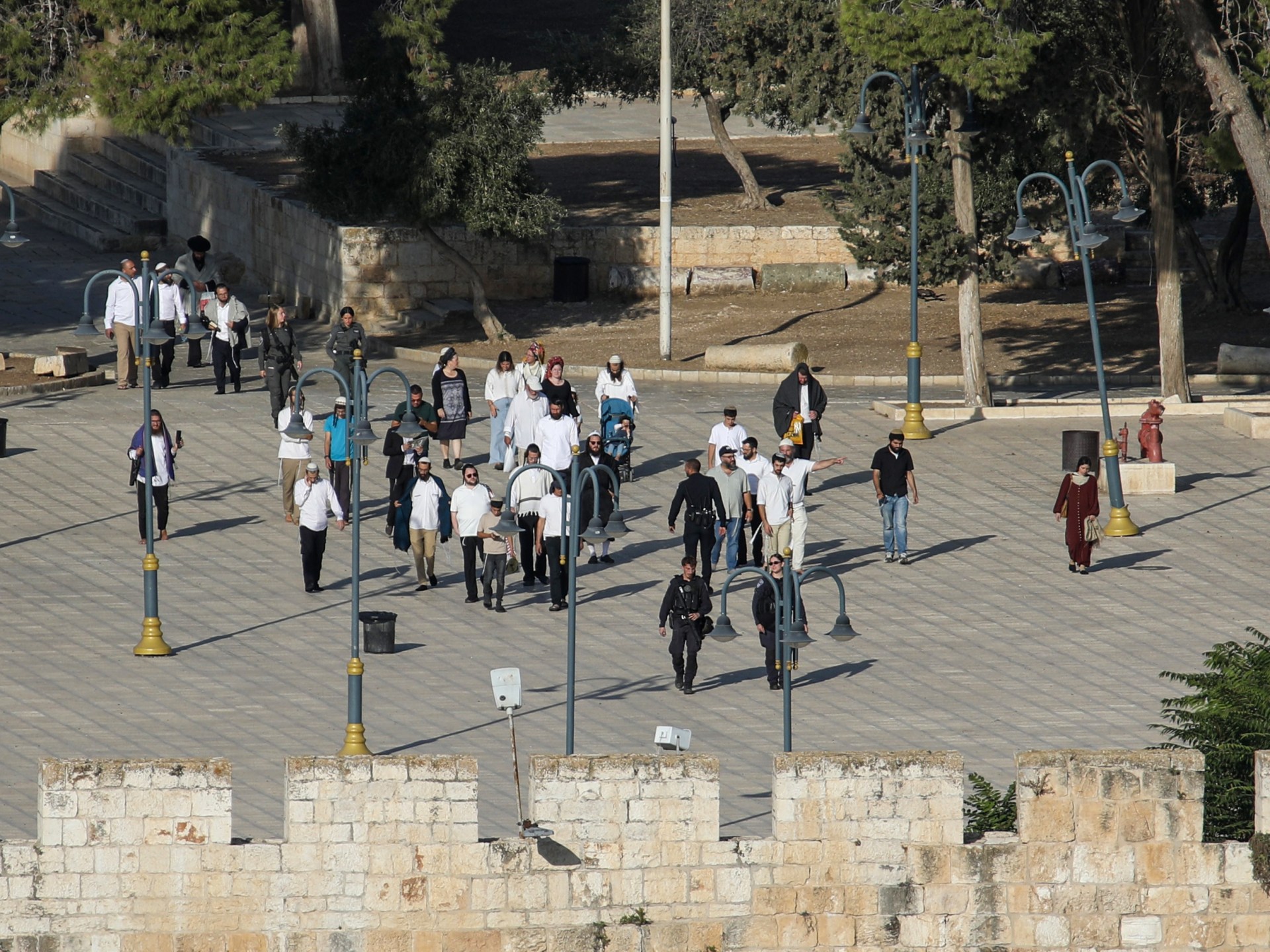 Israeli security minister leads hundreds into Al-Aqsa Mosque compound
