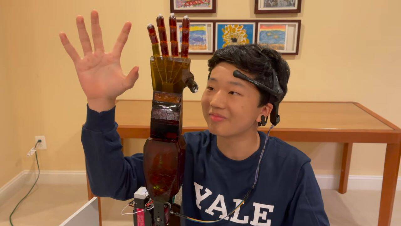 Teen inventor creates affordable brain-controlled prosthetic arm using brainwaves