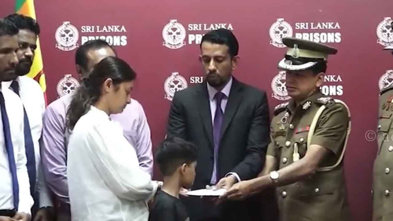 Families of slain Negombo Prison officers receive government compensation