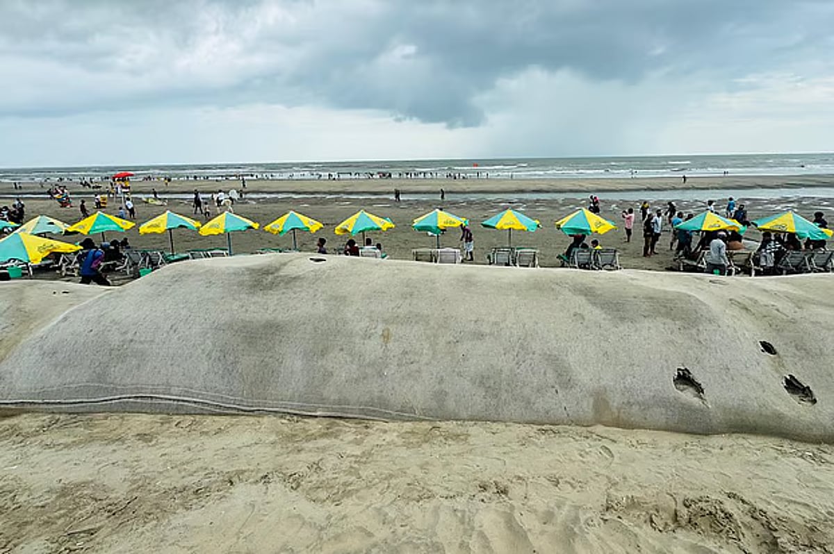 কক্সবাজার সৈকতে ভাঙন তীব্র হওয়ার কারণ ও তার অর্থ