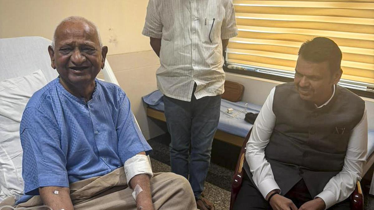 अन्ना हजारे का स्वास्थ्य सुधर रहा है, दो दिन और अस्पताल में रहने की सलाह