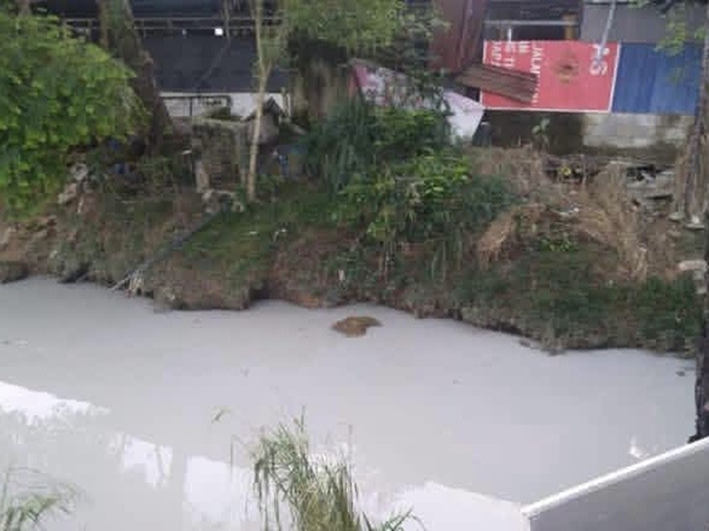 DoE siasat pencemaran air putih di Sungai Kim Kim Pasir Gudang
