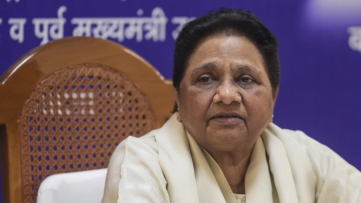 समाजवादी पार्टी का दोहरा चेहरा: सामाजिक न्याय का नारा, टिकट सत्ताधीशों को, मायावती का आरोप
