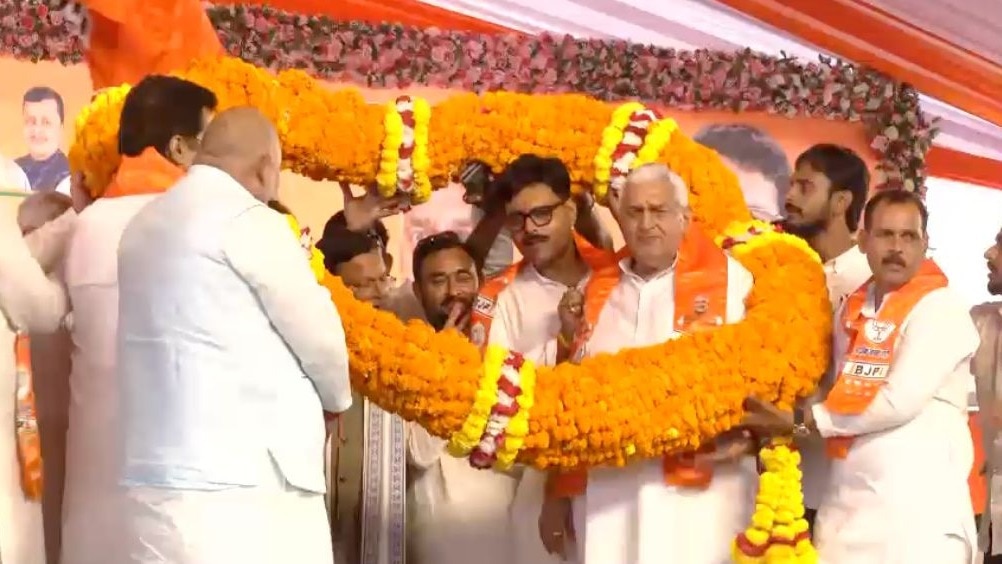 Three Samajwadi Party MLAs defect to BJP ahead of UP polls