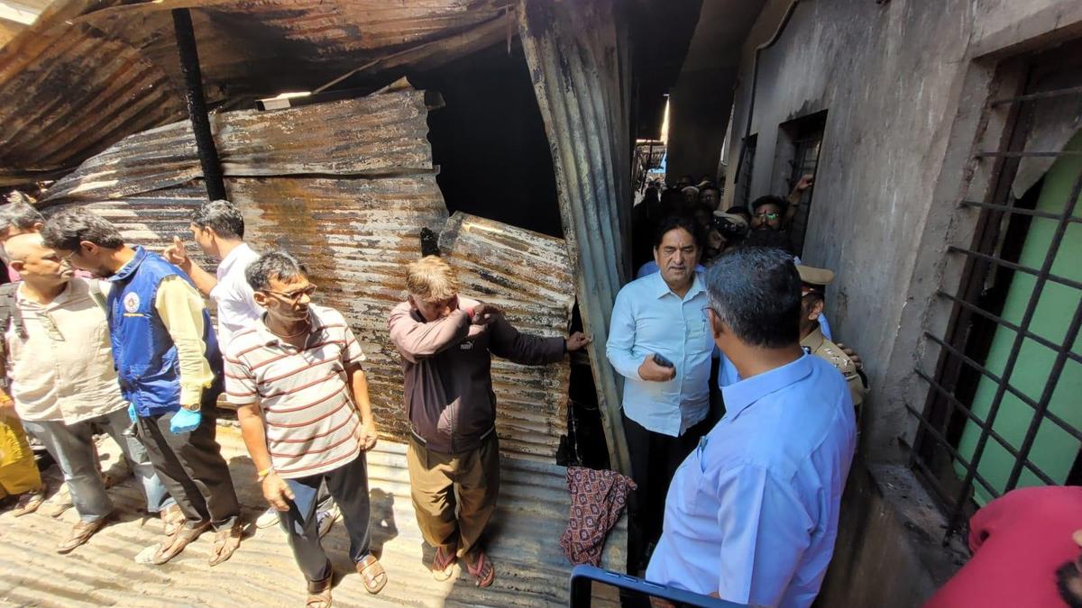 अग्निकांड पीड़ितों के परिवारों को मुआवजे का आश्वासन