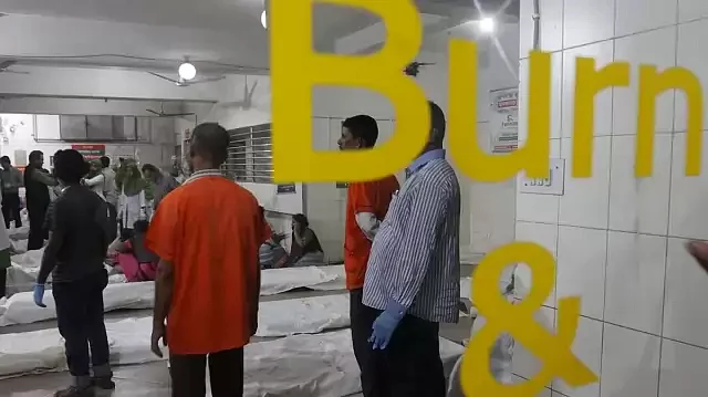 চিকিৎসা খরচ মেটাতে পরিবারগুলি সম্পত্তি বিক্রয় এবং উচ্চ সুদের ঋণের পথে