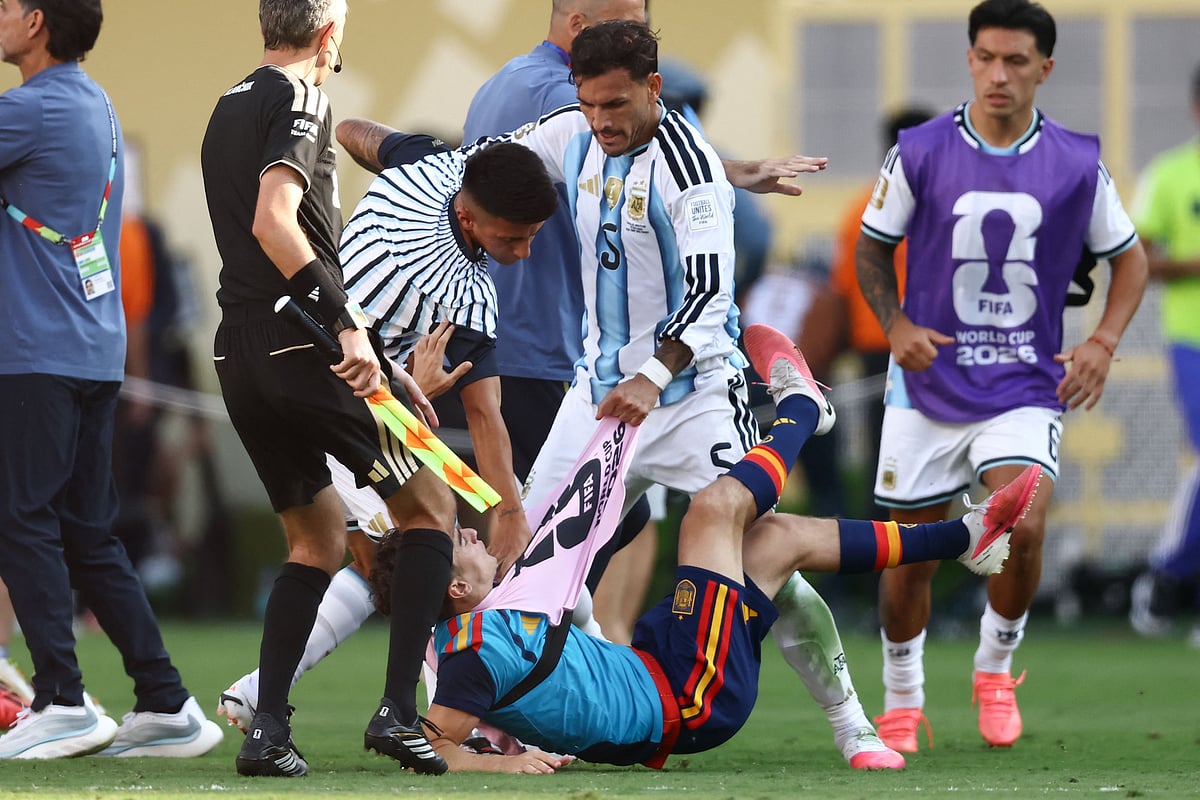 Argentina's Paredes banned for 10 matches following World Cup altercation