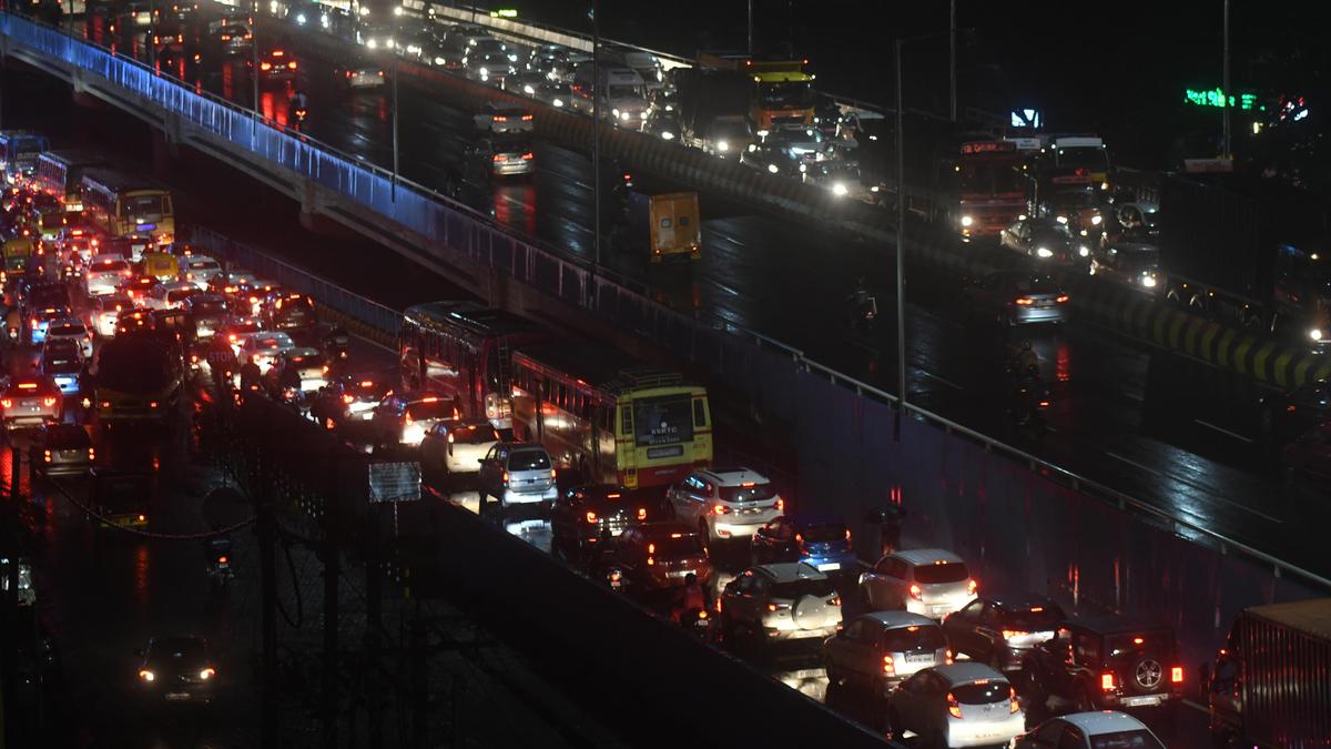 Nightly power cuts spark protests in Kerala's Vyttila locality