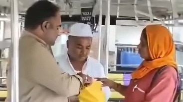 Telangana bus conductor returns 3 lakh rupees left behind by pilgrim