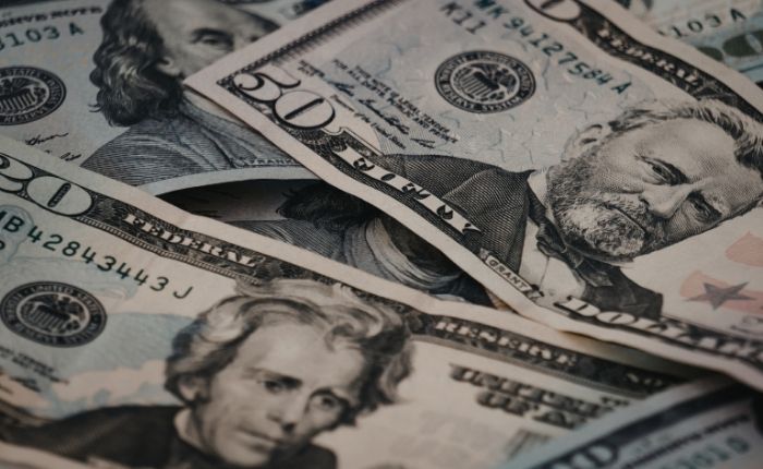 Sri Lankan Rupee strengthens against dollar in banking sector