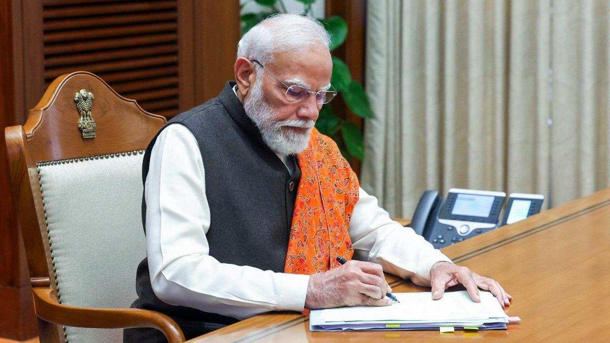 नरेंद्र मोदी के 25 वर्षों का नेतृत्व: भारत का नया रूप