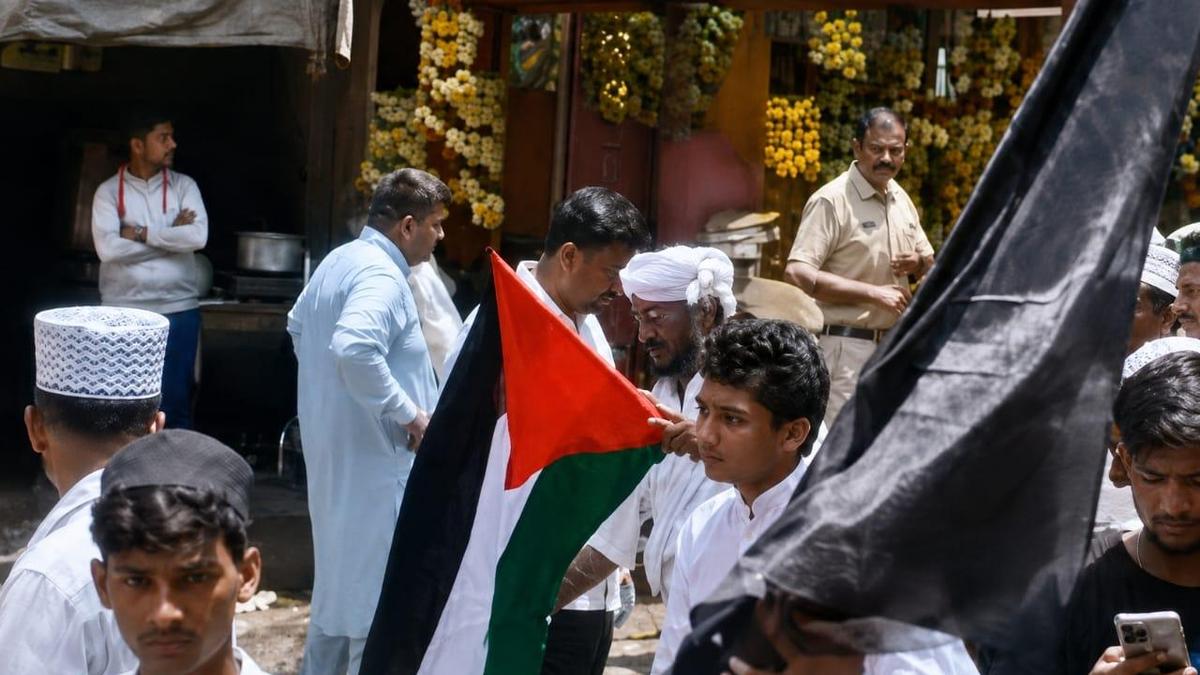 Police prevent Palestinian flag display at Karnataka coastal town
