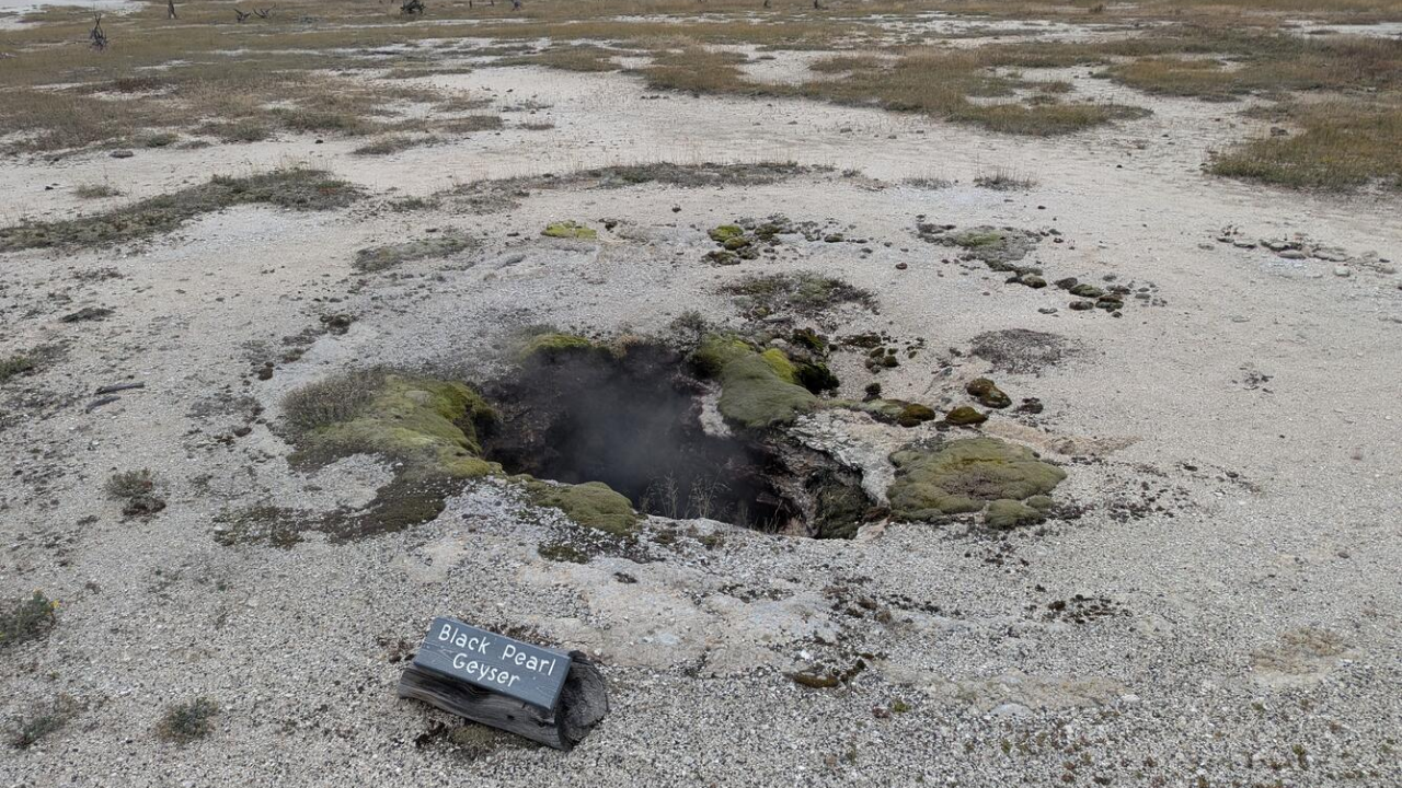 Century-old sign mix-up at Yellowstone geyser finally resolved