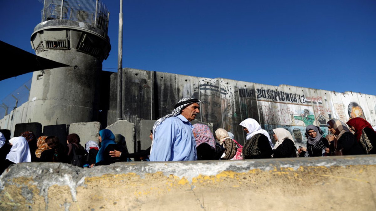 Israel tightens West Bank movement restrictions with checkpoint closures
