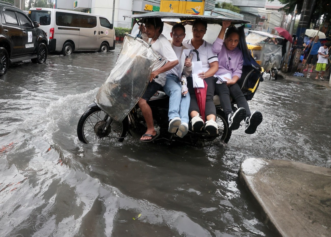 Philippine schools shut Saturday as southwest monsoon brings heavy rains