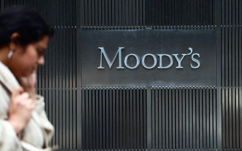 France avoids Moody's downgrade despite political turmoil and fiscal challenges