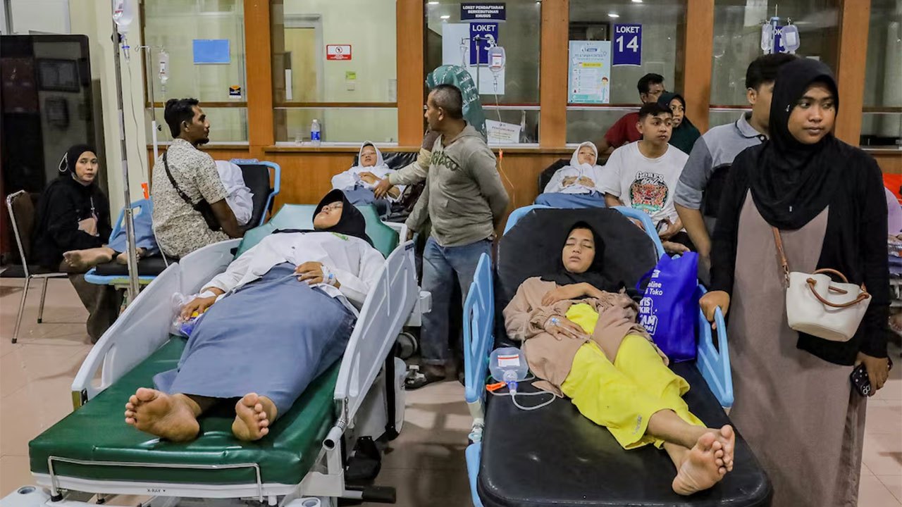 Mass illness outbreak linked to Indonesian school meal programme