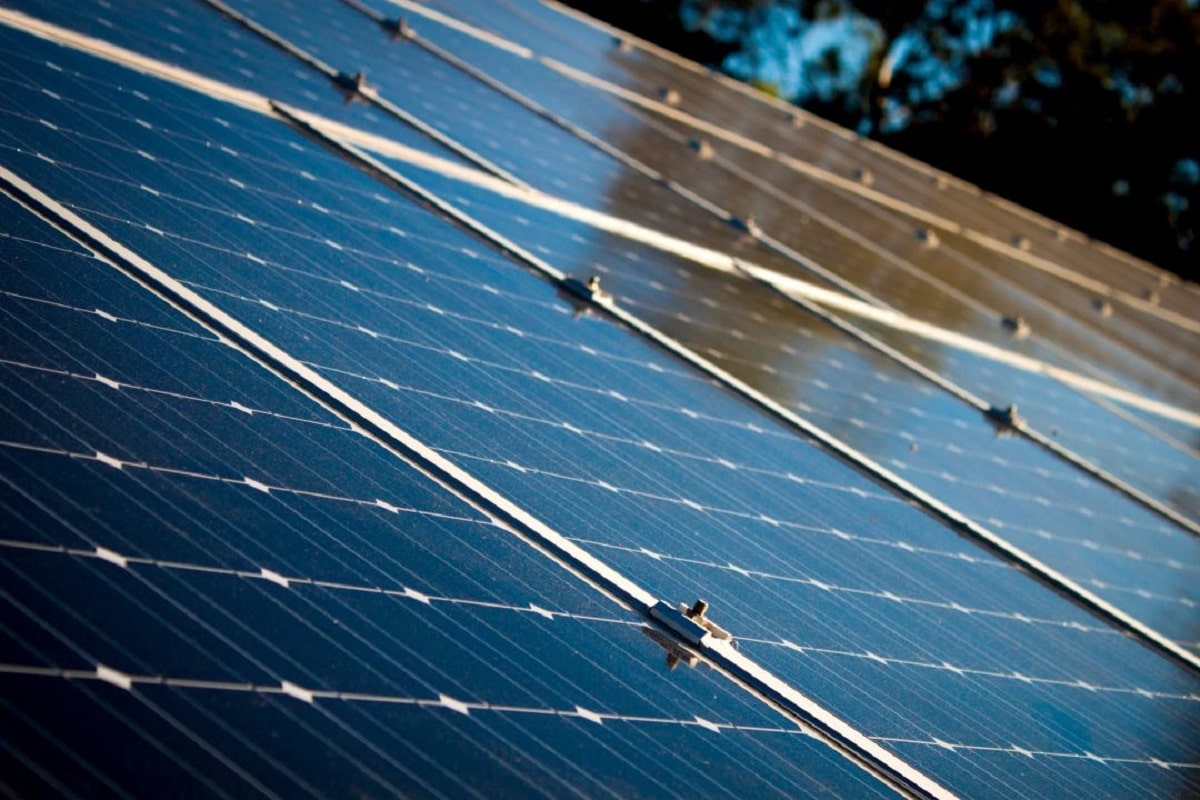 ERC, Meralco pledge swift approvals for residential solar installations