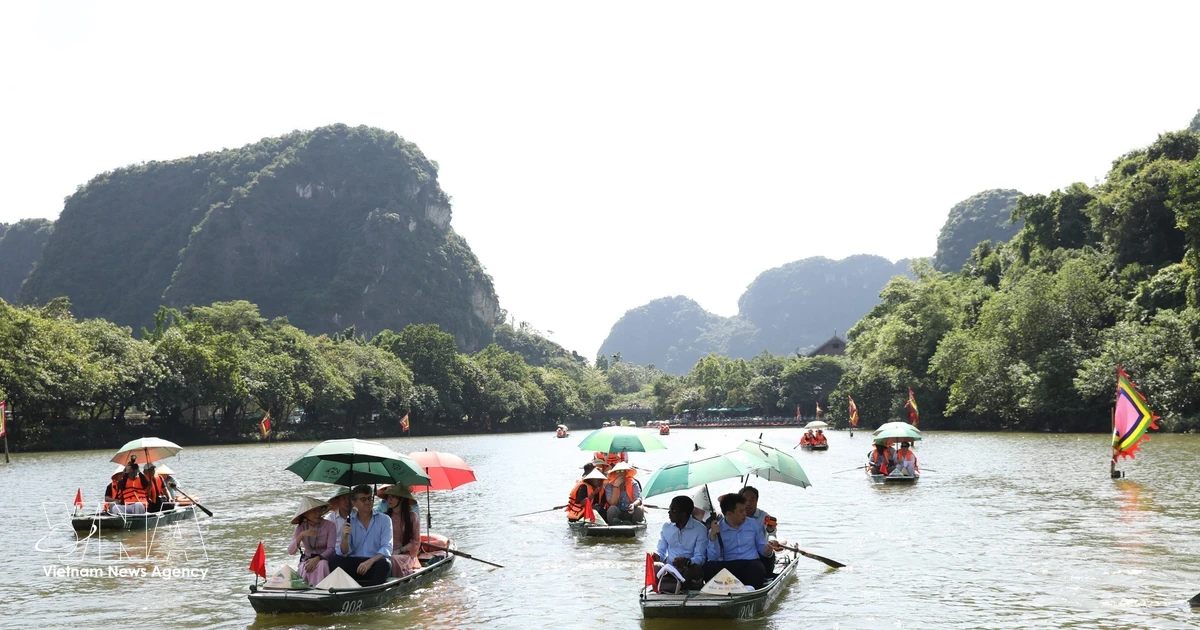 Đoàn UNESCO khảo sát quần thể di sản Trang An tại Ninh Bình