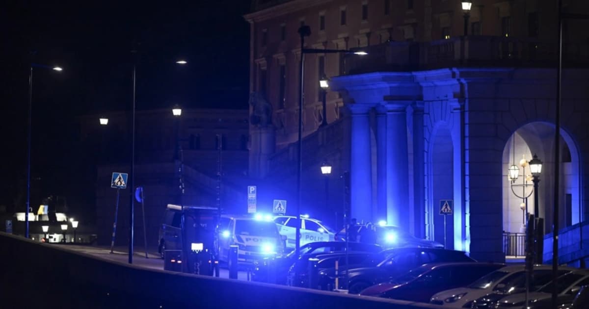 Polis Sweden Tembak Lelaki Bersenjata di Luar Istana Diraja