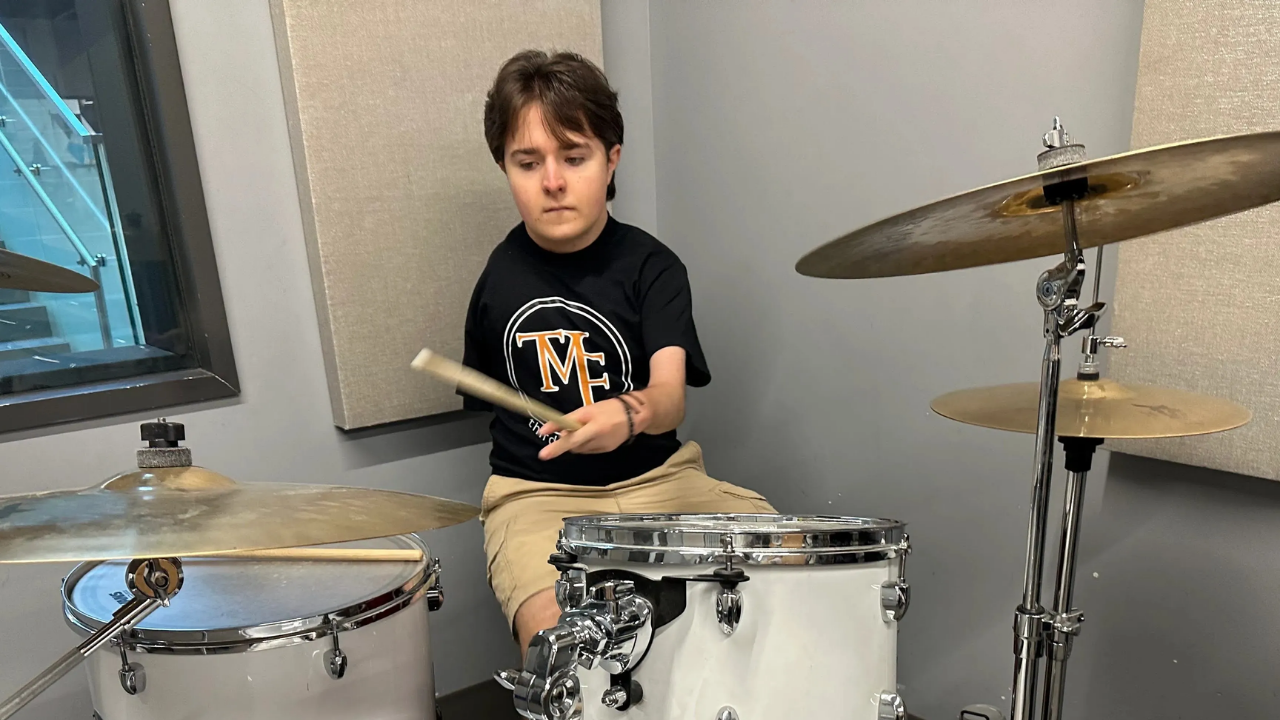 Phoenix drummer conquers acoustic kit with one arm, inspires through music