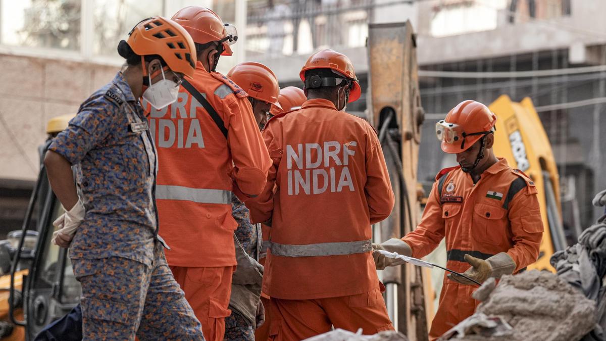 Students flee Delhi PG after building collapse, demand safety inspections