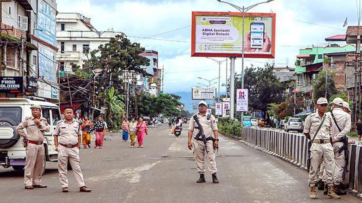 मणिपुर के गांव में चरमपंथियों ने घरों को जलाया, सुरक्षा बलों से मुठभेड़