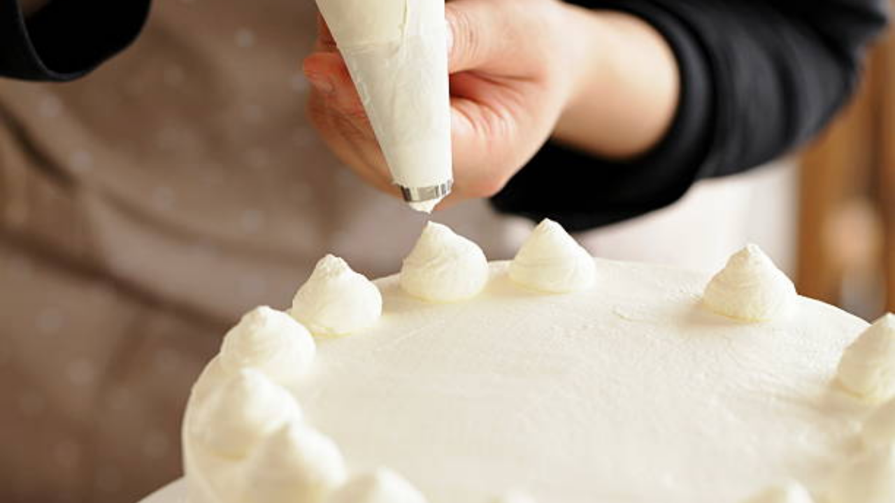 Teen baker's charity brings birthday celebrations to underprivileged families