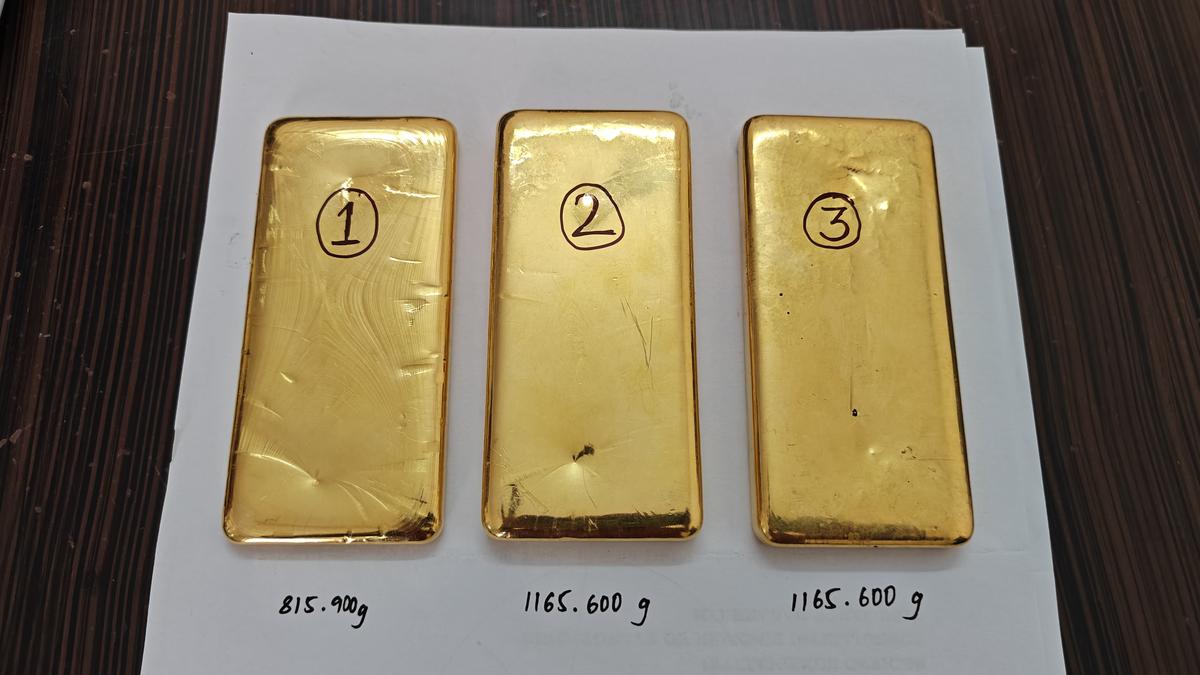 Andhra Pradesh customs seizes smuggled Bangladesh gold; five held