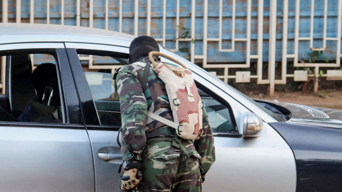 Niger military claims control after mutiny attempt at presidential palace