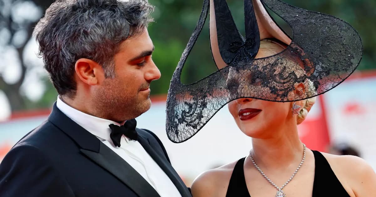 Lady Gaga Sambut Kelahiran Anak Pertama Bersama Tunangan