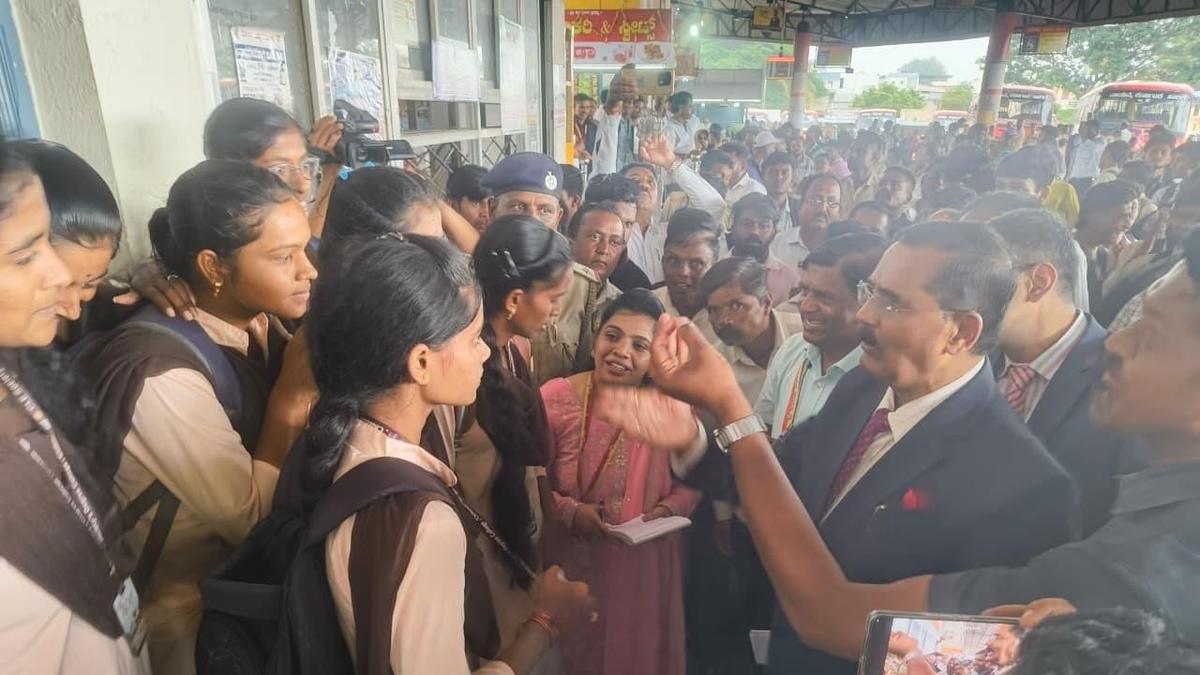 Lokayukta inspection finds irregularities at Chikkodi bus stand