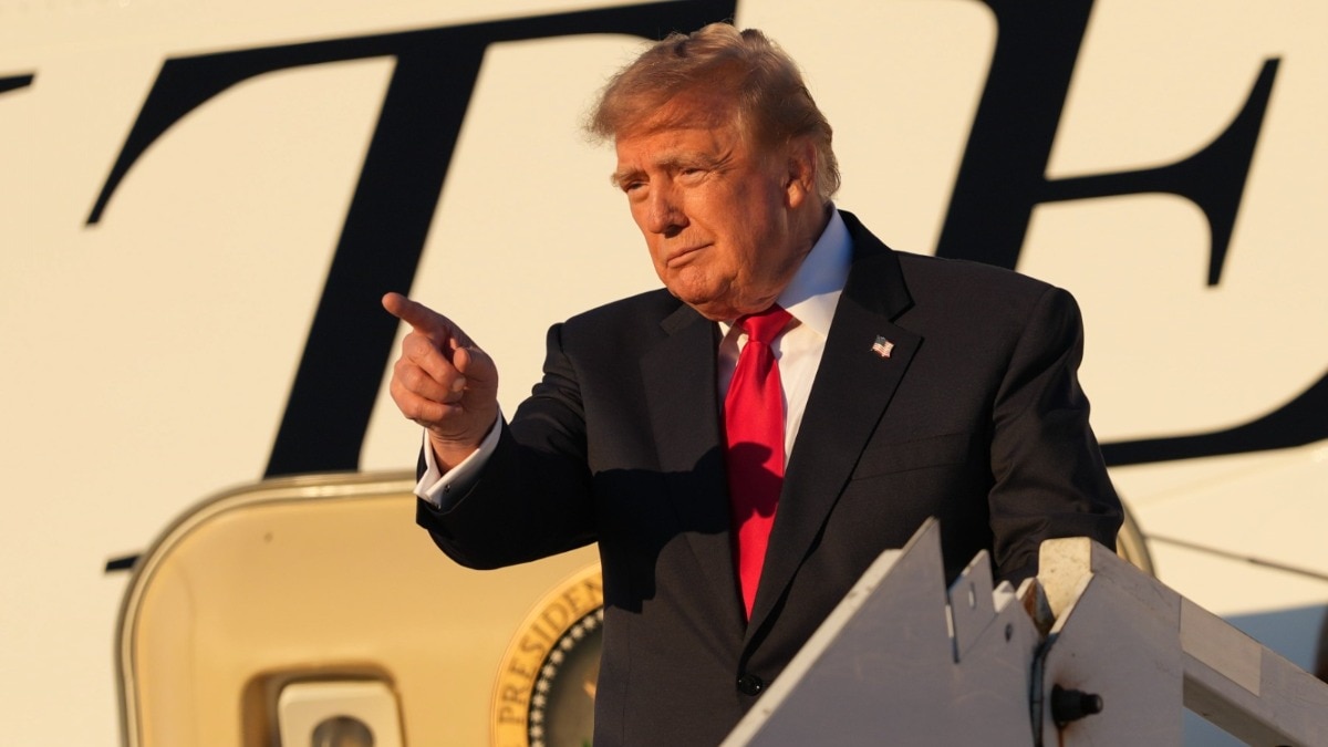 Trump signals readiness for Iran strikes while keeping diplomatic door open