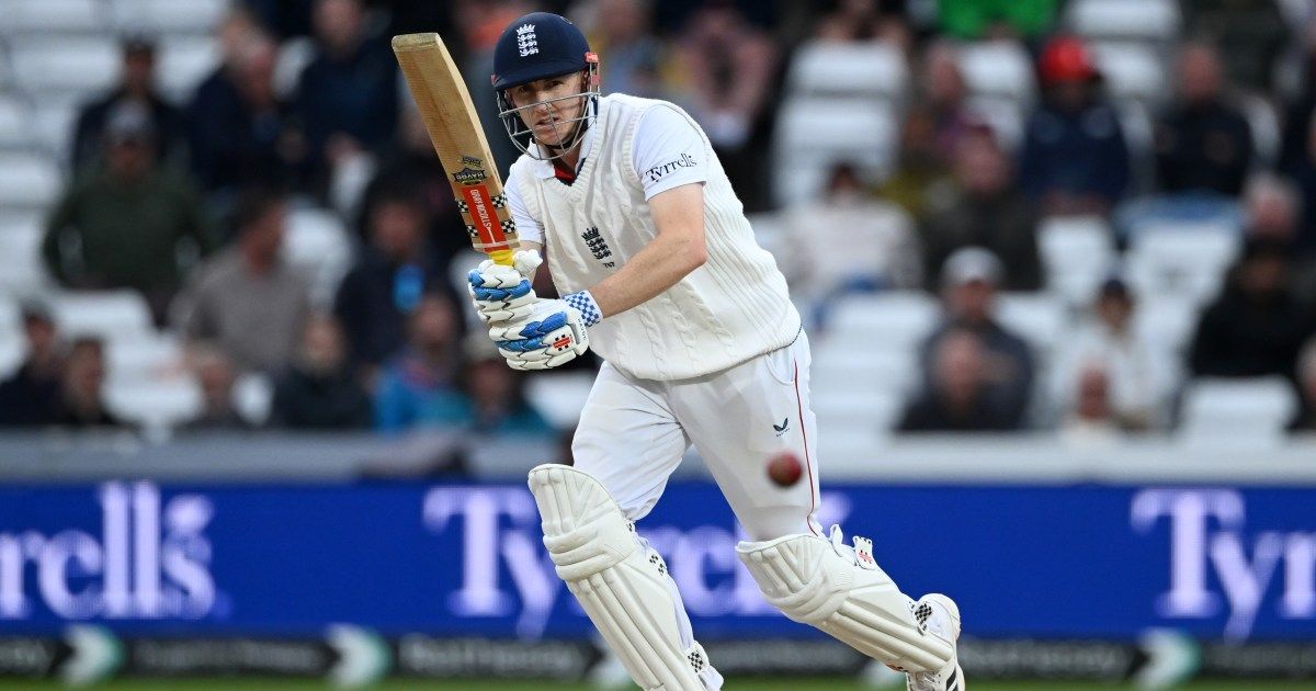 England seize control after Pakistan fumbles fielding opportunity