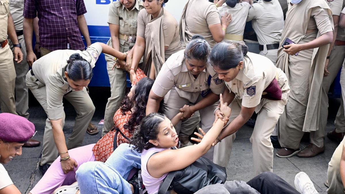 Karnataka police should not obstruct peaceful protests, says Home Minister